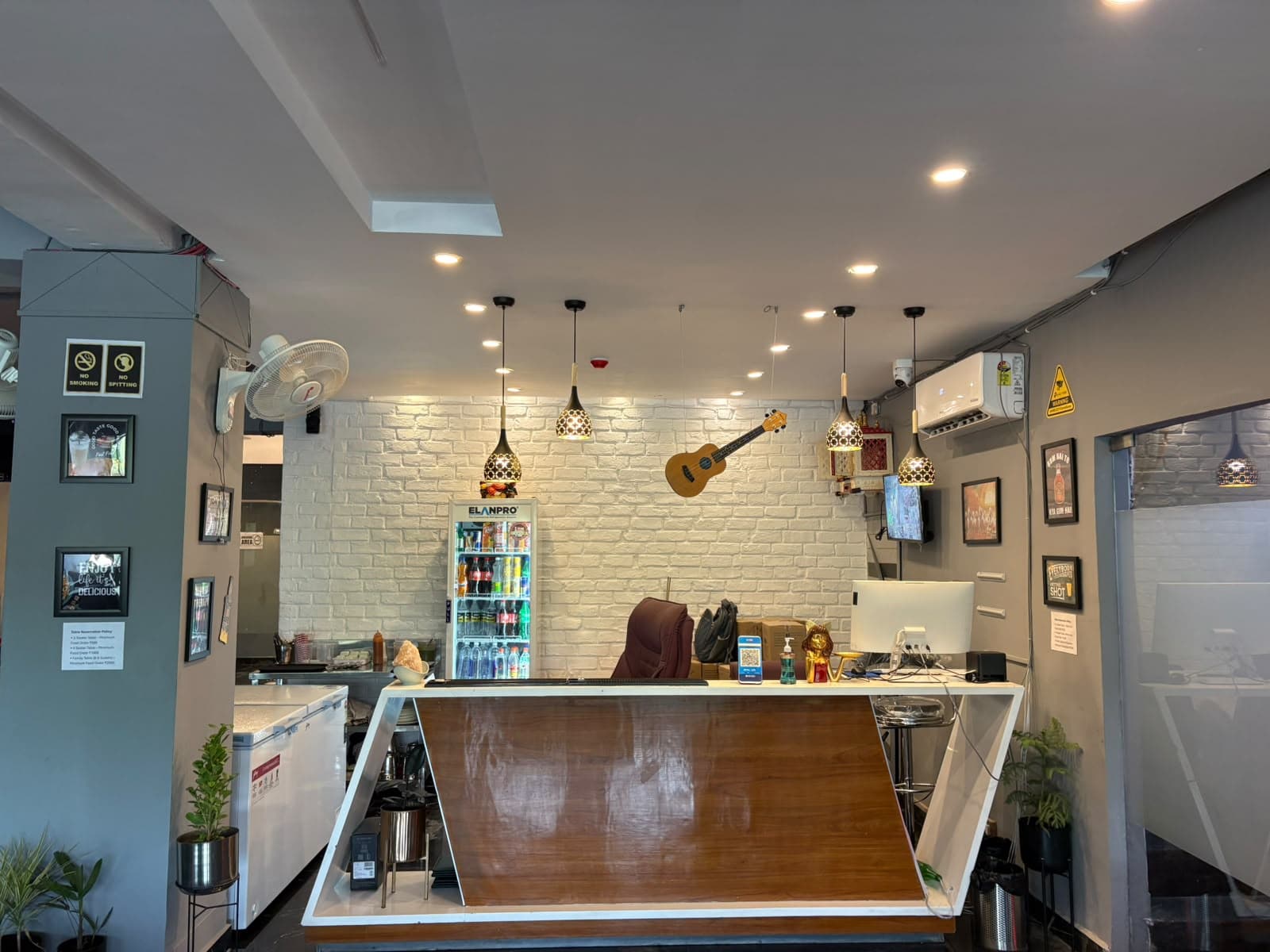 Restart Restaurant Ambience